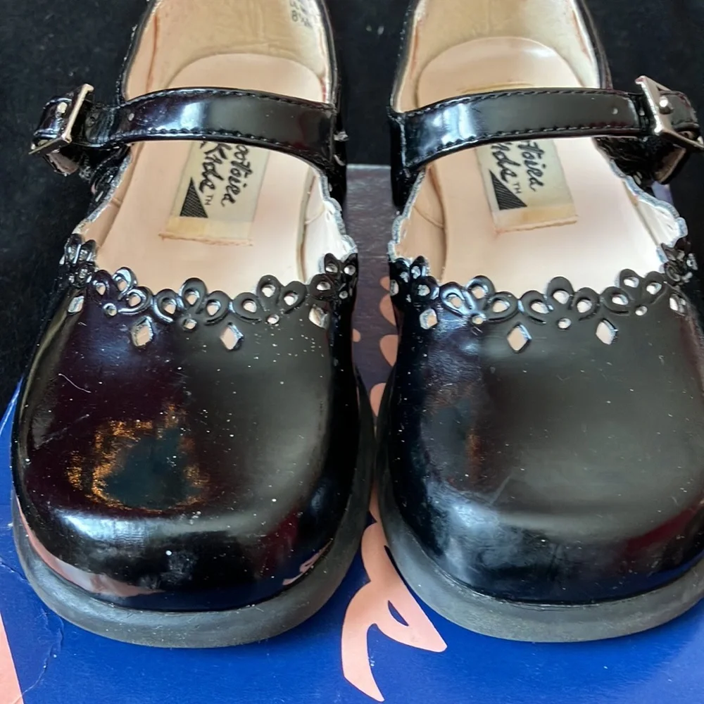 Mootsies kids shoes black 8.5 girls pretty top.preowned